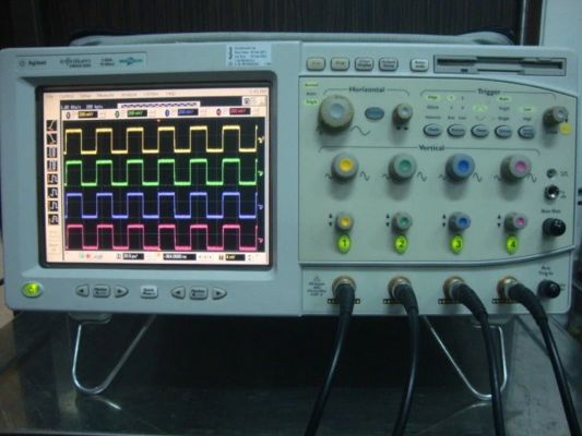 kaufen Keysight Infiniium-Oszilloskop mit 2 GHz Bandbreite 10 GSa/s Probenrate und 4 Kanälen Online-Herstellung