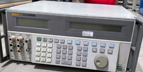 kaufen Fluke 5520A Multifunktionskalibrator 20A Gleichstrom-Ausgang mit Druckmessung 600 MHz Umfangskalibrierung Online-Herstellung