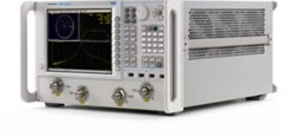 Vorgefertigter Keysight N5224A PNA Mikrowellen-Netzwerk-Analysator 43,5 GHz mit Kalibrierzertifikat