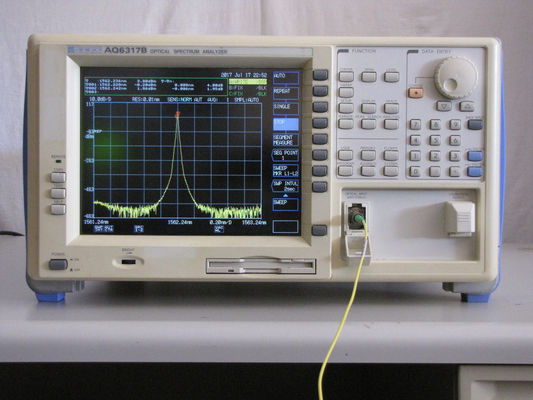 Ando AQ6317B Optischer Spektrumanalysator 50 GHz 600-1750 nm