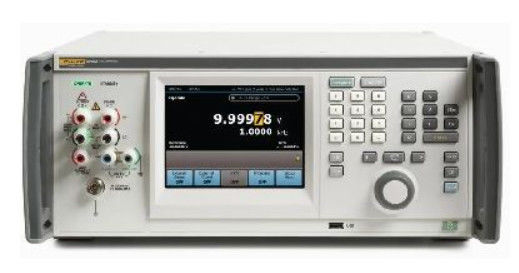 Fluke 5730A Hochleistungs-Multifunktionskalibrator mit 600 MHz Amplitudensignal und im Gebrauchszustand