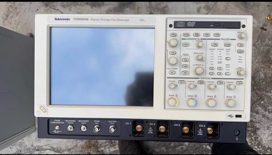 Gebrauchtes Tektronix TDS6604B Digitales Speicher-Oszilloskop 4 Kanäle 6 GHz Farb-LCD