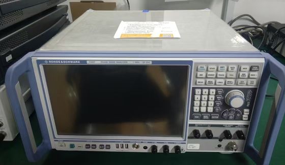 Rohde und Schwarz FSWP50 Phasengeräusch-Analysator 1 MHz bis 50 GHz unter Arbeitsbedingungen getestet